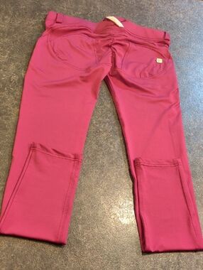 Freddy Pants in Magenta